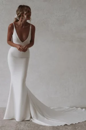 Classic White Spaghetti Straps V-Neck Jersey Buttons Wedding Dresses Formal Sleeveless Floor Length Straight Sweep Train Pleats