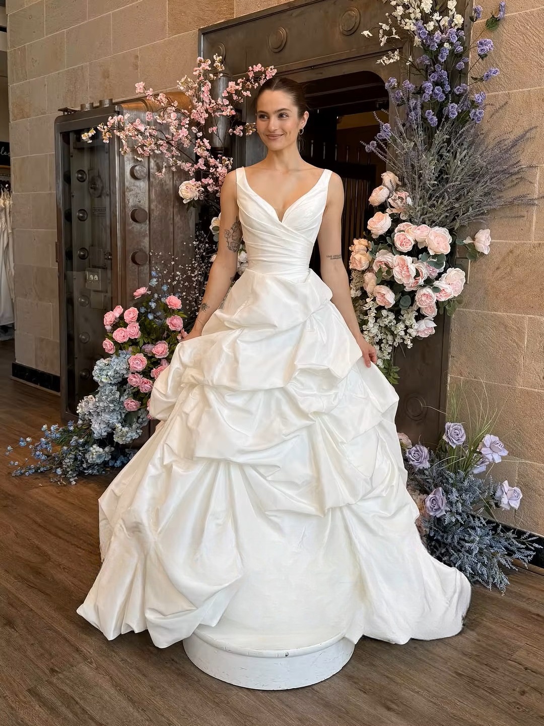 SoDigne Simple Satin A-Line Wedding Dresses Elegant Sleeveless Pleats Bridal Gowns Women Birde Dress Robe De Mariée Customized 2 SoDigne Simple Satin A-Line Wedding Dresses Elegant Sleeveless Pleats Bridal Gowns Women Birde Dress Robe De Mariée Customized - Obrázek 2