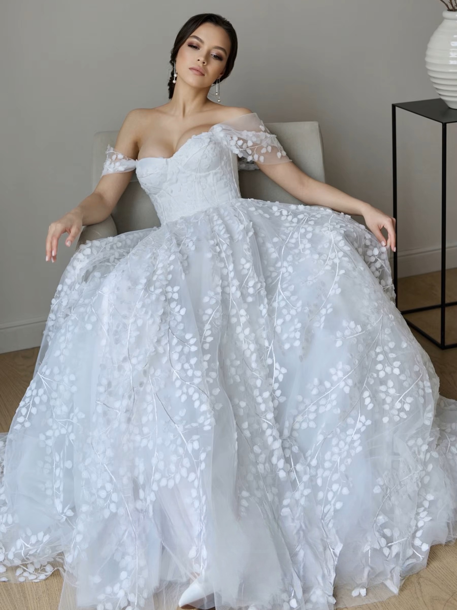 SoDigne A-line Appliques Tulle Wedding Dresses Off Shoulder Sleeveless Bride Dress Wedding Gown vestidos de novia Customized 3 SoDigne A-line Appliques Tulle Wedding Dresses Off Shoulder Sleeveless Bride Dress Wedding Gown vestidos de novia Customized - Obrázek 3