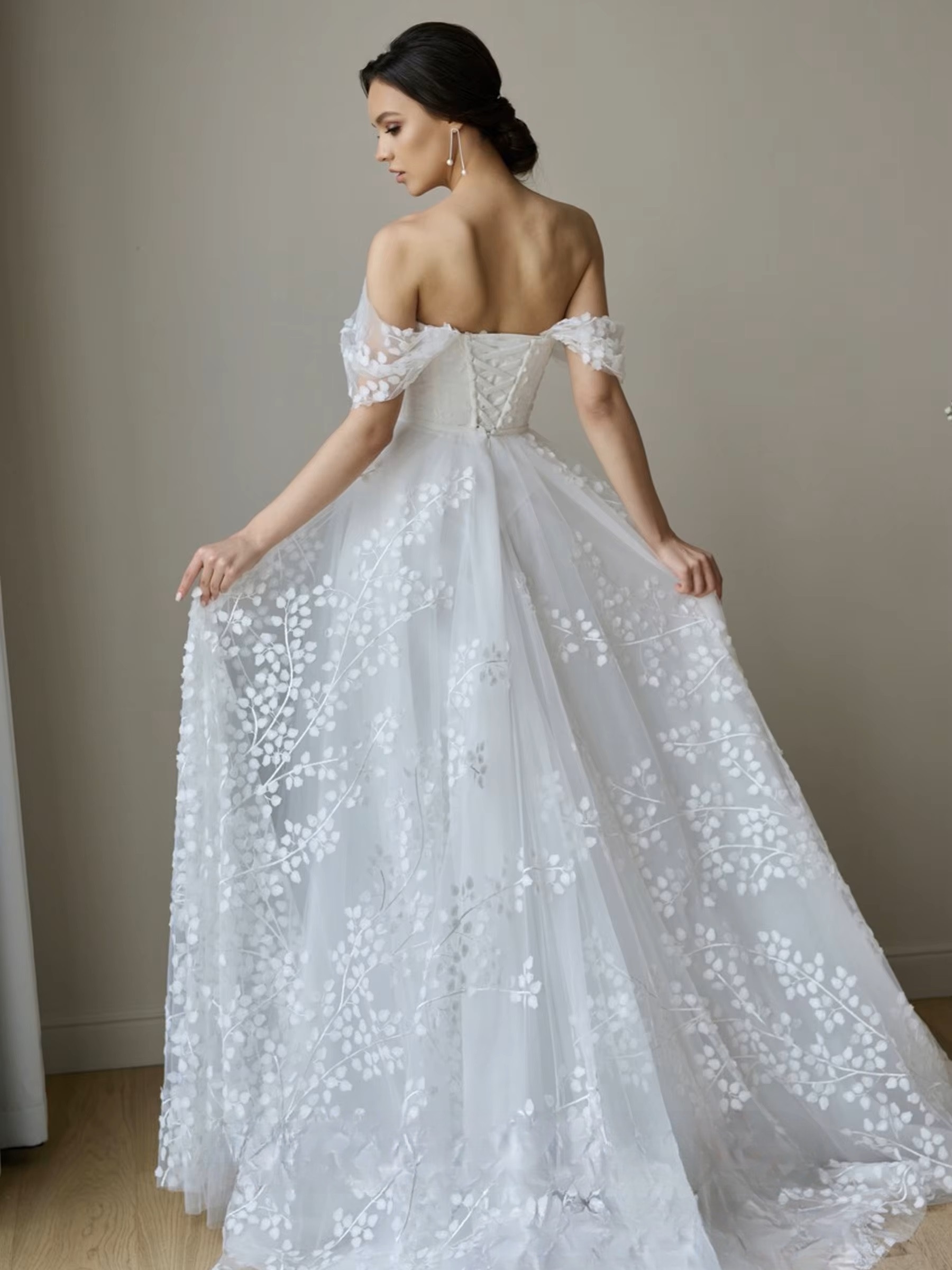 SoDigne A-line Appliques Tulle Wedding Dresses Off Shoulder Sleeveless Bride Dress Wedding Gown vestidos de novia Customized 2 SoDigne A-line Appliques Tulle Wedding Dresses Off Shoulder Sleeveless Bride Dress Wedding Gown vestidos de novia Customized - Obrázek 2