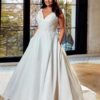 Classic V Neck Wedding Dresses Plus Size A-Line Bride Gowns Appliques Sleeveless Back Button Sweep Train Vestido De PSL980021
