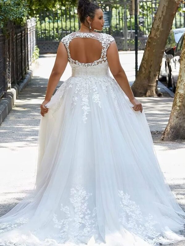 Customized Wedding Dresses Plus Size V-Neck Cap Sleeves Backless Bride Gowns Applique A-Line Sweep Train Tulle Vestido De Noiva - Obrázek 2