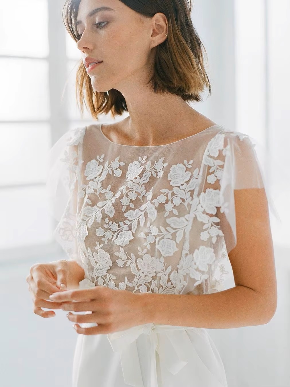 Customized Beach Short Wedding Dress Simple Mini Bridal Dresses Sexy Backless Elegant Boho Bride Gown Lace Appliques Vestidos 4 Customized Beach Short Wedding Dress Simple Mini Bridal Dresses Sexy Backless Elegant Boho Bride Gown Lace Appliques Vestidos - Obrázek 4