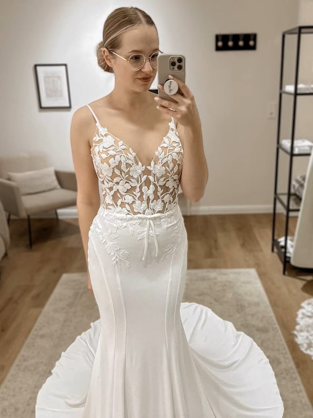 SoDigne Mermaid Satin Appliques Wedding Dresses V Neck Sleeveless Bridal Dress Long Wedding Gown Robe De Mairee Customized  3 SoDigne Mermaid Satin Appliques Wedding Dresses V Neck Sleeveless Bridal Dress Long Wedding Gown Robe De Mairee Customized  - Obrázek 3