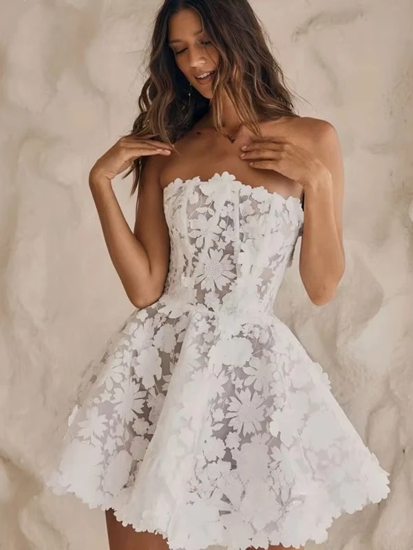 Simple Mini Short Wedding Dress Sleeveless Strapless A-Line 3D Lace Flowers Bridal Sexy Illusion Open Back Gown Customizd 2025 3 Simple Mini Short Wedding Dress Sleeveless Strapless A-Line 3D Lace Flowers Bridal Sexy Illusion Open Back Gown Customizd 2025 - Obrázek 3
