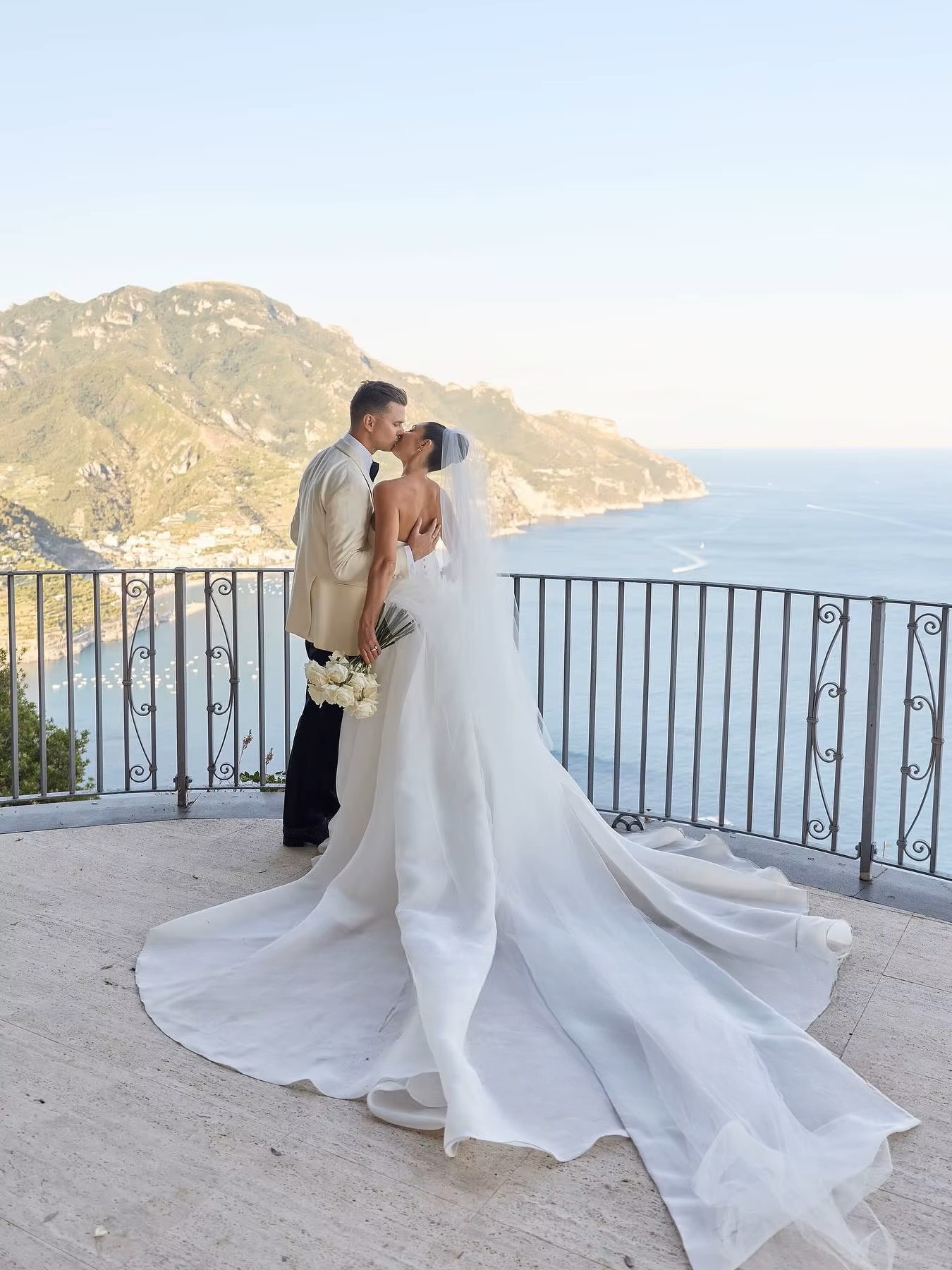 SoDigne A-line Organza Wedding Dress Strapless Sleeveless Long Bride Dresses Elegant Bridal Gowns Robe De Mairee Customized 2 SoDigne A-line Organza Wedding Dress Strapless Sleeveless Long Bride Dresses Elegant Bridal Gowns Robe De Mairee Customized - Obrázek 2