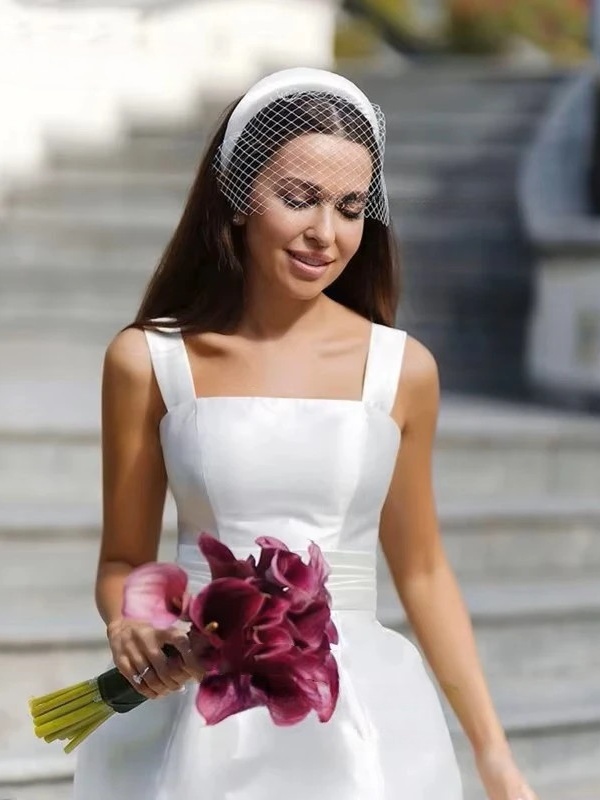 Customized Classic Mini Square Collar White Wedding Gown Dress Brides Sleeveless Elegant Backless Satin Spaghetti Straps Vestido 2 Customized Classic Mini Square Collar White Wedding Gown Dress Brides Sleeveless Elegant Backless Satin Spaghetti Straps Vestido - Obrázek 2