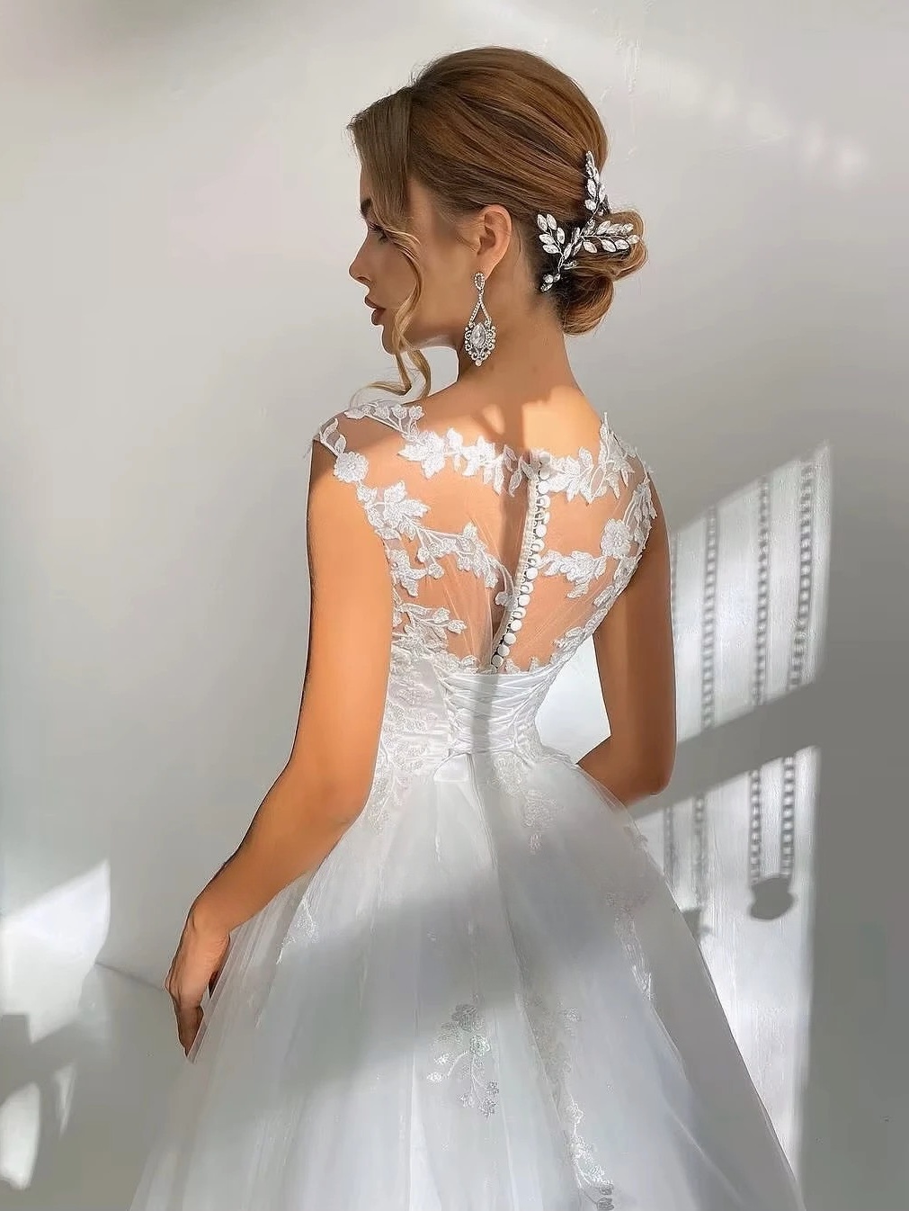 SoDigne A-line Appliques Wedding Dresses O-neck Sleeveless Tulle Bridal Dress Long Wedding Gown Robe De Mairee Customized 2 SoDigne A-line Appliques Wedding Dresses O-neck Sleeveless Tulle Bridal Dress Long Wedding Gown Robe De Mairee Customized - Obrázek 2