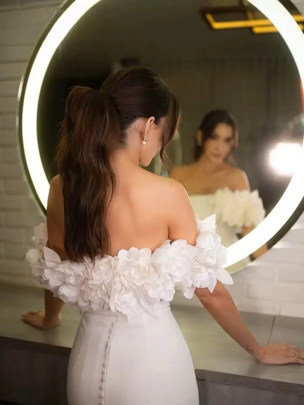 Customized Simple Satin Short Mermaid Strapless Wedding Dress Sexy Backless Off Shoulder Pleat Button Appliques Mid-Calf Bride 4 Customized Simple Satin Short Mermaid Strapless Wedding Dress Sexy Backless Off Shoulder Pleat Button Appliques Mid-Calf Bride - Obrázek 4