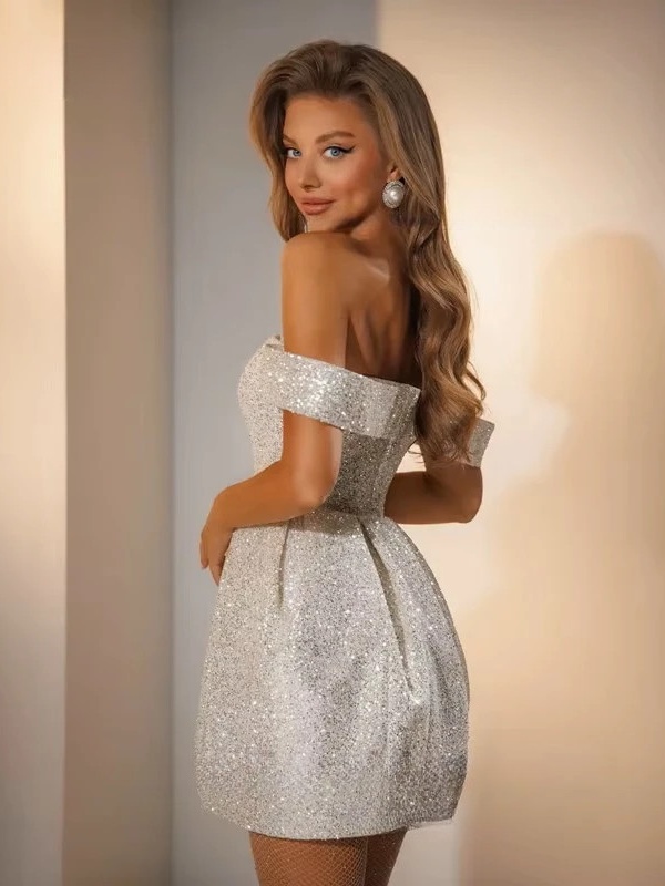 Luxury Shiny Sequined Mini Wedding Dress Simple Off Shoulder Strapless Bridal Sexy Backless Sleeveless Above Knee Customized 2 Luxury Shiny Sequined Mini Wedding Dress Simple Off Shoulder Strapless Bridal Sexy Backless Sleeveless Above Knee Customized - Obrázek 2