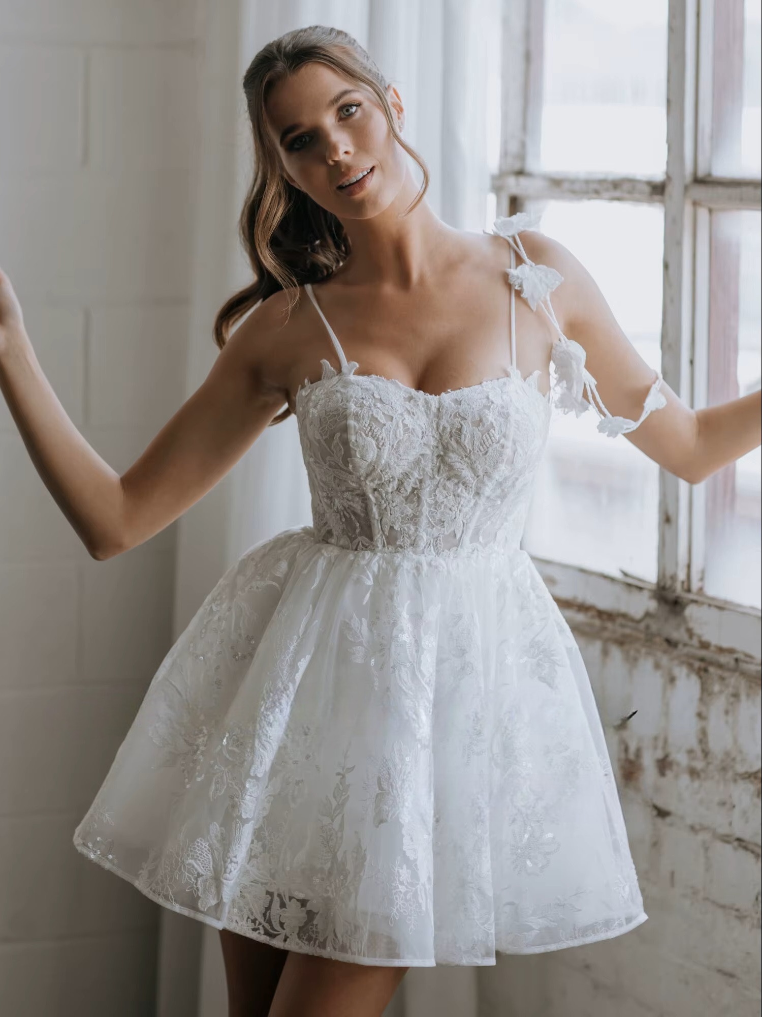 SoDigne Short Appliques Wedding Dresses A-line Sweetheart Sleeveless Tulle Bridal Dress Beach Mini Wedding Gown 2025 customized 3 SoDigne Short Appliques Wedding Dresses A-line Sweetheart Sleeveless Tulle Bridal Dress Beach Mini Wedding Gown 2025 customized - Obrázek 3