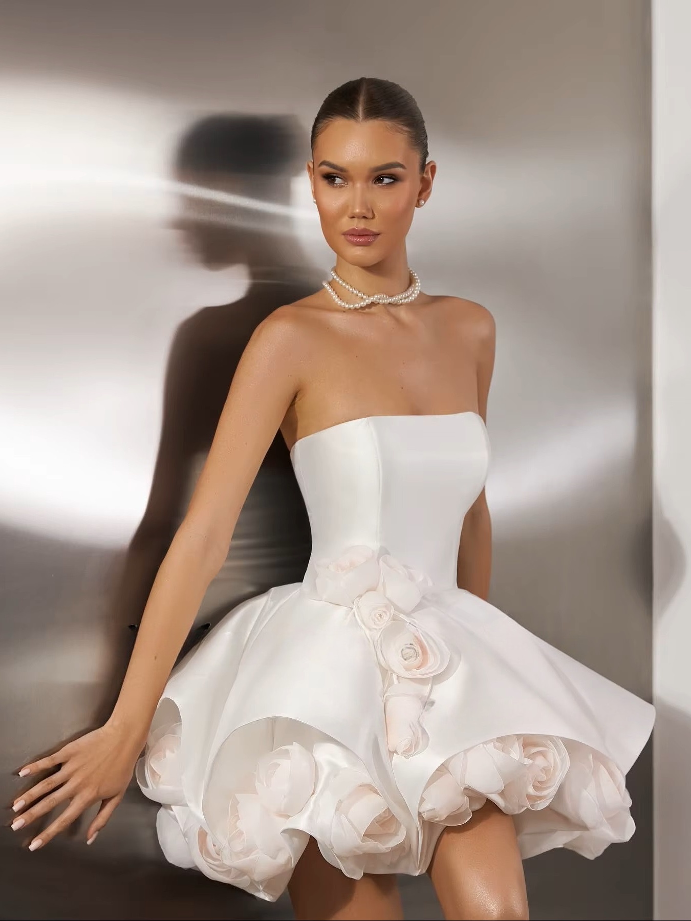 SoDigne A-line Satin Short Wedding Dresses Strapless Sleeveless 3D Flowers Bridal Dress Wedding Gown Robe De Mairee Customized 3 SoDigne A-line Satin Short Wedding Dresses Strapless Sleeveless 3D Flowers Bridal Dress Wedding Gown Robe De Mairee Customized - Obrázek 3