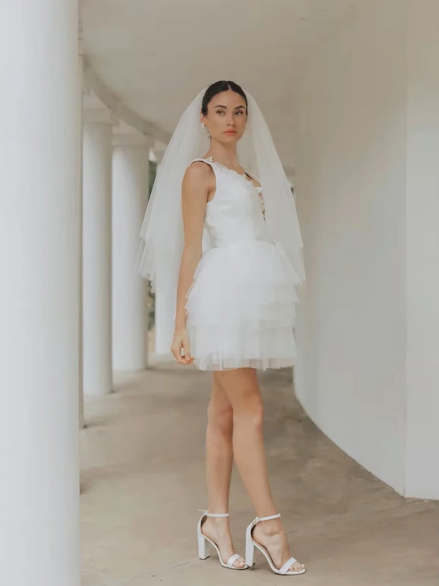 SoDigne Short Tulle Wedding Dresses V-neck Sleeveless Appliques Tiered Bridal Dress 2025 Mini A-line Customized Bride Gown 3 SoDigne Short Tulle Wedding Dresses V-neck Sleeveless Appliques Tiered Bridal Dress 2025 Mini A-line Customized Bride Gown - Obrázek 3