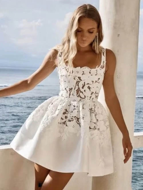 Claaaic Mini Wedding Dress Lace Appliques Sexy Square Collar Cut-out Pleat Spaghetti Straps Open Back Short Ball Gown Customized 2 Claaaic Mini Wedding Dress Lace Appliques Sexy Square Collar Cut-out Pleat Spaghetti Straps Open Back Short Ball Gown Customized - Obrázek 2