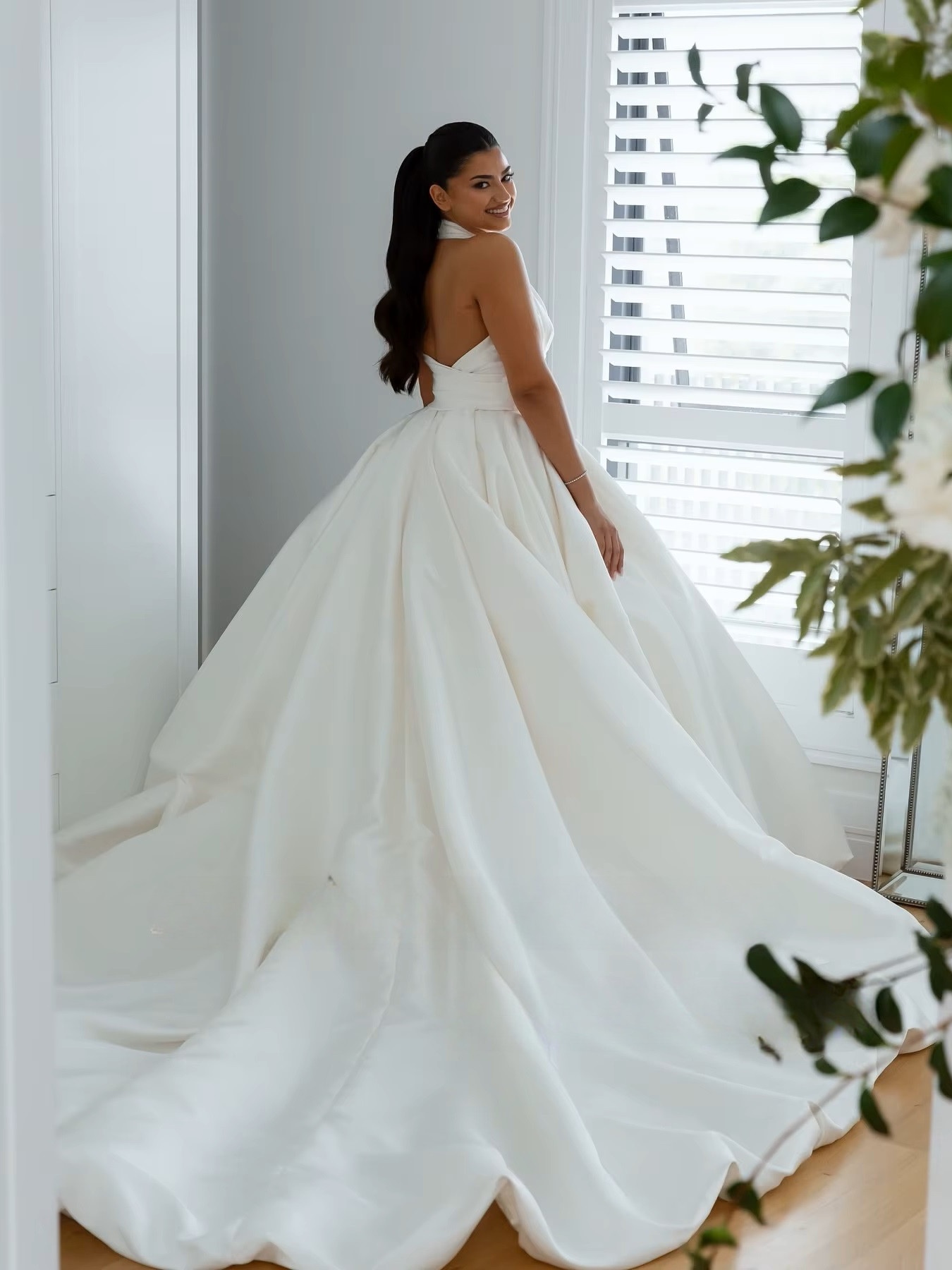 SoDigne A-line Satin Simple Wedding Dresses Sleeveless Halter Bridal Dress Long Wedding Gown Robe De Mairee Customized 2 SoDigne A-line Satin Simple Wedding Dresses Sleeveless Halter Bridal Dress Long Wedding Gown Robe De Mairee Customized - Obrázek 2