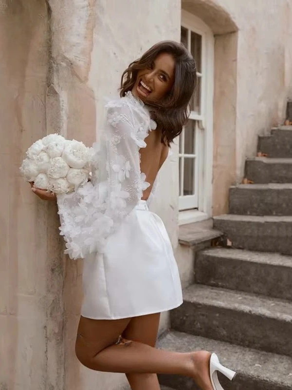 Boho Mini 2 Piece Wedding Dress Sexy Open Back O-Neck Bride Dress Beach Long Sleeves Pleat 3D Flower Lace Satin Gowns Customized 2 Boho Mini 2 Piece Wedding Dress Sexy Open Back O-Neck Bride Dress Beach Long Sleeves Pleat 3D Flower Lace Satin Gowns Customized - Obrázek 2